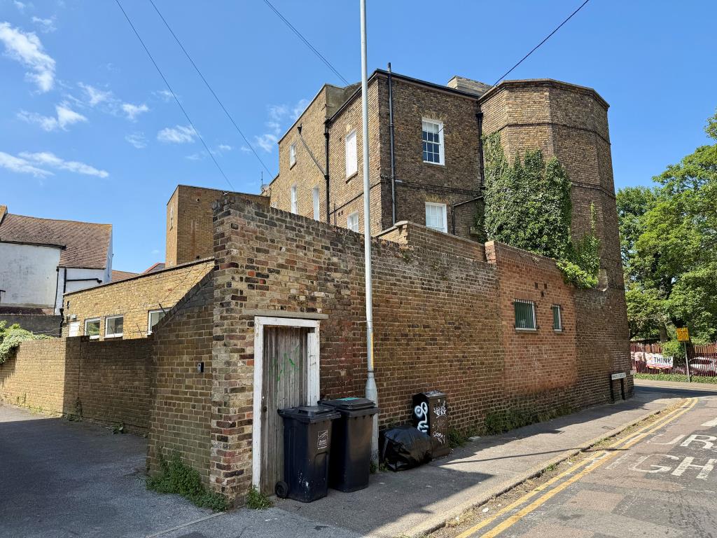 Lot: 126 - SUBSTANTIAL PERIOD PROPERTY WITH PLANNING FOR SEVEN FLATS - Rear of building